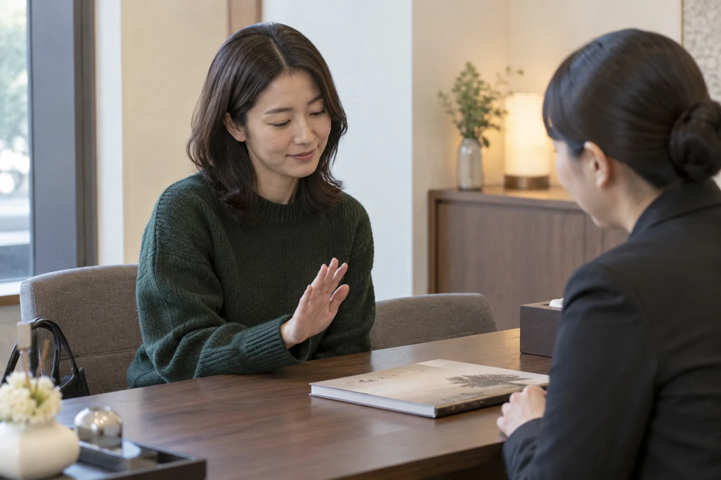 선택하지 않을 항목도 말할 수 있어요 — 추가 용품을 고르지 않을 때의 진행 범위와 금액을 요청해 보세요. 비용을 더 쓰는 일이 마음의 크기를 대신하지는 않습니다.